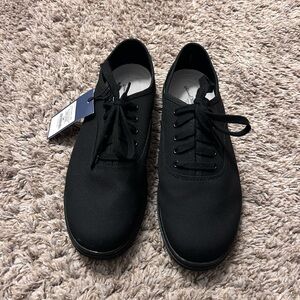 Universal Thread Black Sneakers Size 9 NWT